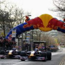 Los dos RB5 salieron a rodar en la exhibición de Red Bull