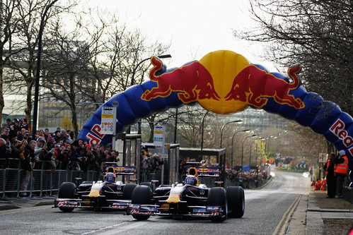 Los dos RB5 salieron a rodar en la exhibición de Red Bull