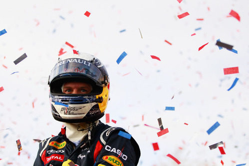 Sebastian Vettel feliz en la celebración de Red Bull