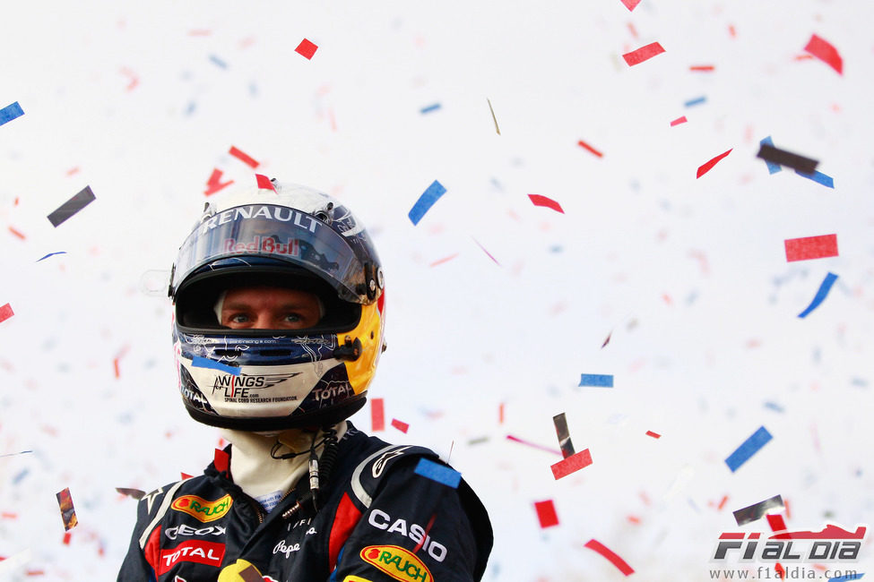 Sebastian Vettel feliz en la celebración de Red Bull