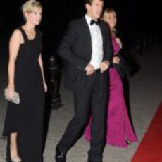 Sebastian Vettel, de traje, llega a la Gala de la FIA 2011