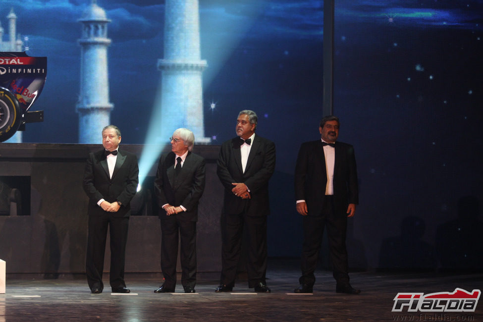 Jean Todt, Bernie Ecclestone, Vijay Mallya y Vicky Chandhok en la Gala de la FIA 2011