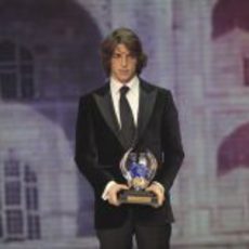 Roberto Merhi recibió el trofeo al joven del año en la Gala de la FIA 2011