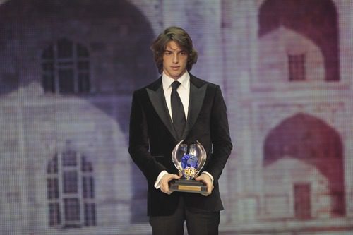 Roberto Merhi recibió el trofeo al joven del año en la Gala de la FIA 2011