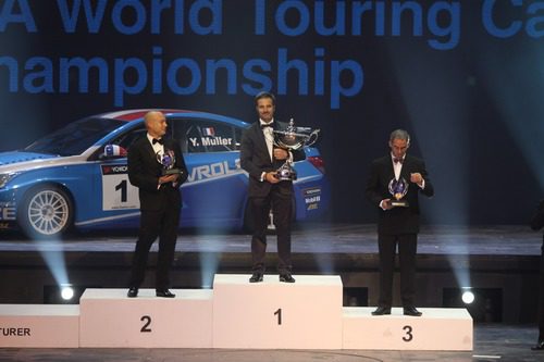 El podio del WTCC 2011 en la Gala de la FIA