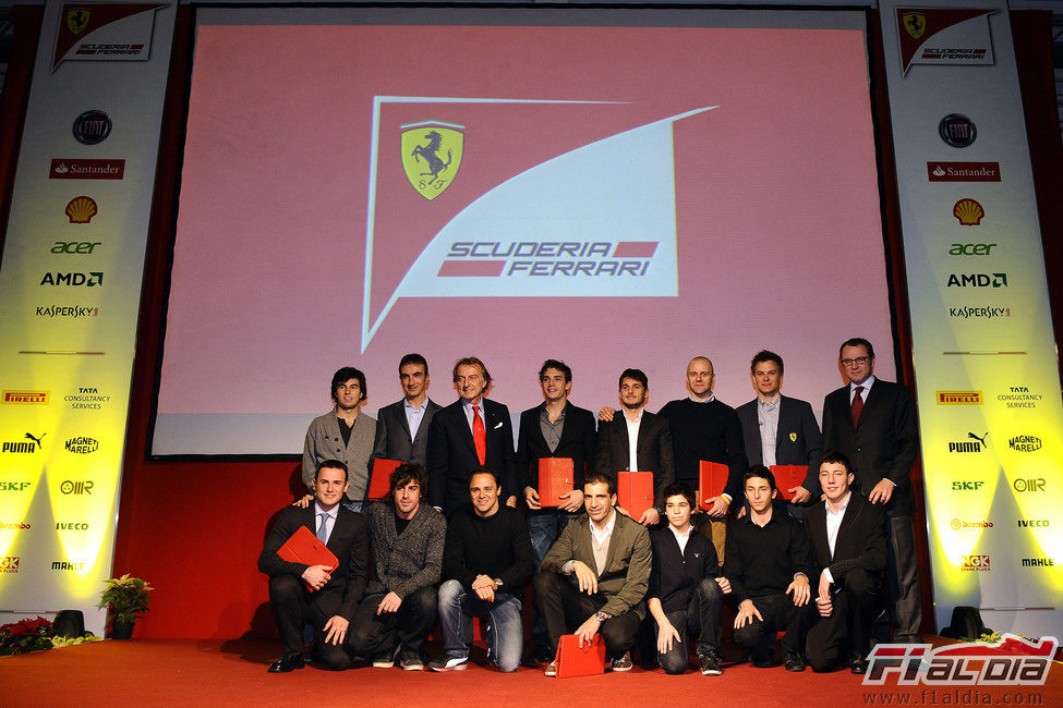 Los alumnos aventajados de Ferrari junto al Presidente