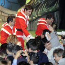 Massa, Bianchi y Gené hacen regalos a los niños