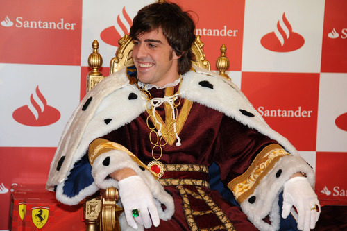 Fernando Alonso vestido de Rey Mago