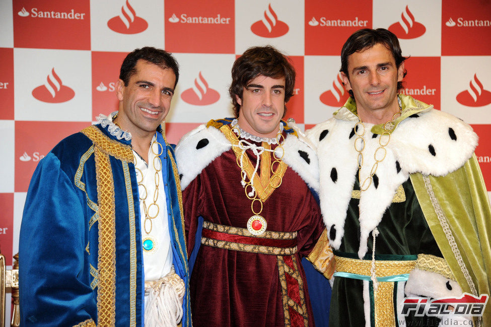 Pedro de la Rosa, Fernando Alonso y Marc Gené de Reyes Magos