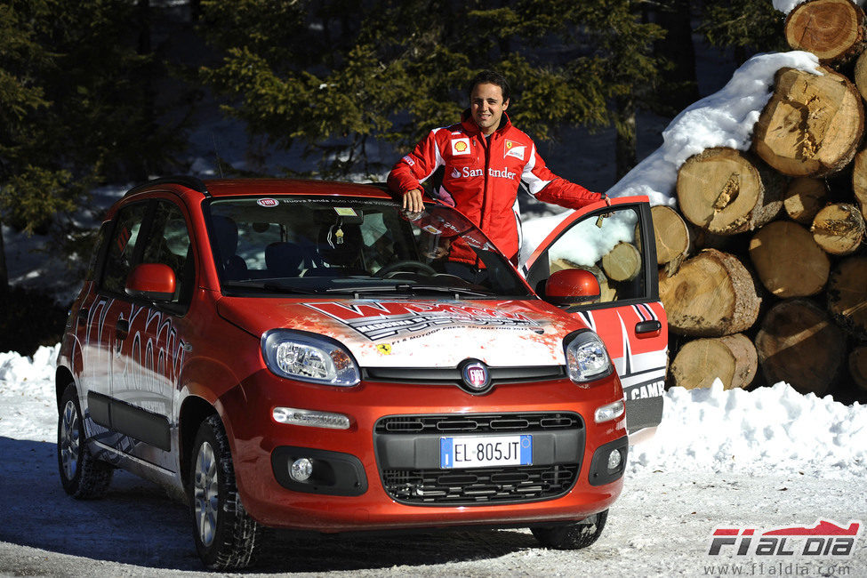 Felipe Massa con su FIAT en el 'Wrooom 2012'