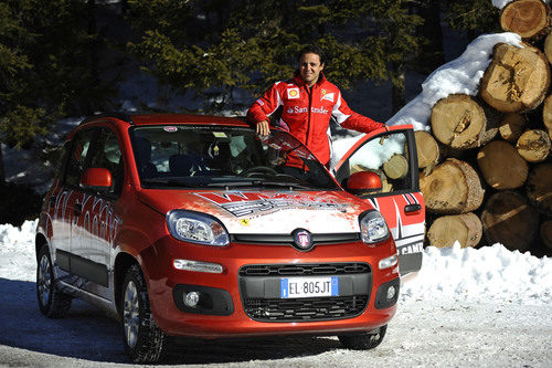 Felipe Massa con su FIAT en el 'Wrooom 2012'