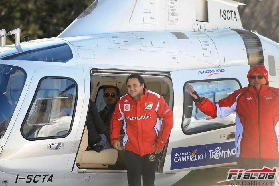 Felipe Massa llega en helicóptero al 'Wrooom 2012'