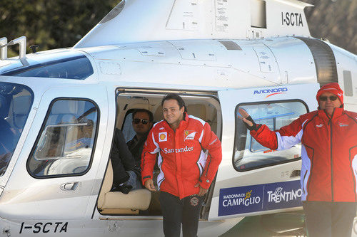 Felipe Massa llega en helicóptero al 'Wrooom 2012'