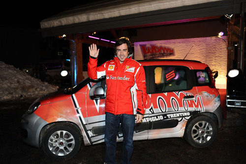 Fernando Alonso llega al 'Wrooom 2012'
