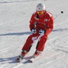Fernando Alonso esquiando en el 'Wrooom 2012'