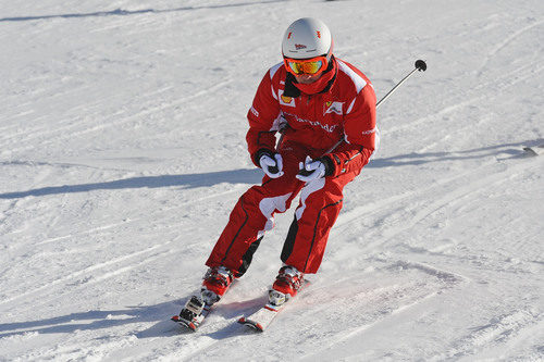 Fernando Alonso esquiando en el 'Wrooom 2012'