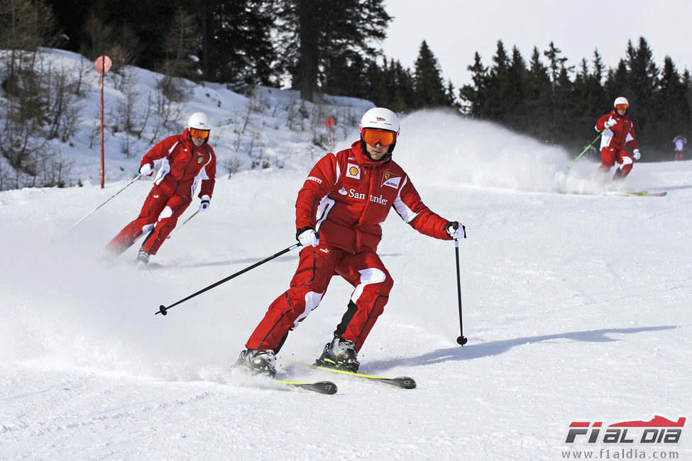 Felipe Massa se desliza por la nieve del 'Wrooom 2012'