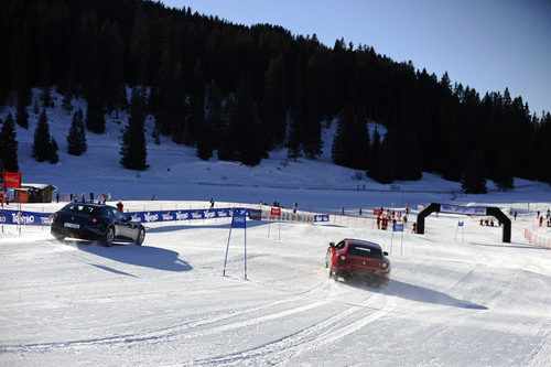 Massa y Alonso derrapan sobre la nieve en el 'Wrooom 2012'