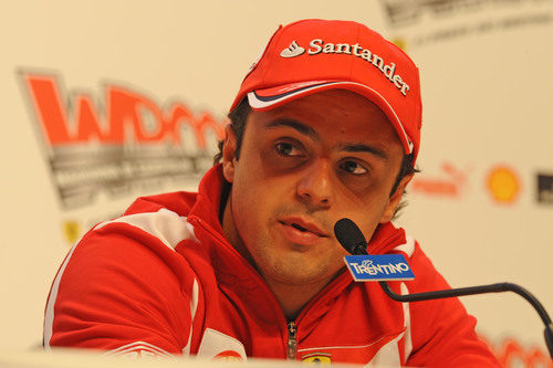 Felipe Massa atiende a la prensa en el 'Wrooom 2012'