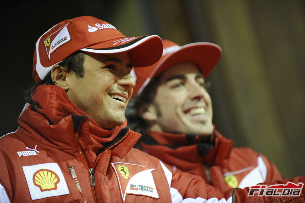Felipe Massa y Fernando Alonso se divierten en el 'Wrooom 2012'