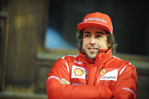 Fernando Alonso pasa frío en el 'Wrooom 2012'