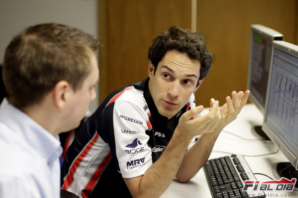 Bruno Senna en la sede de Williams