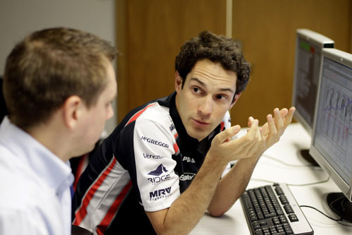 Bruno Senna en la sede de Williams