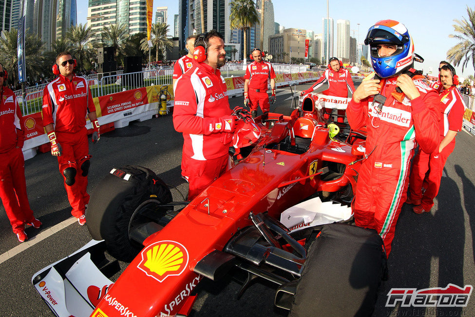 Marc Gené se prepara para subirse al F2008