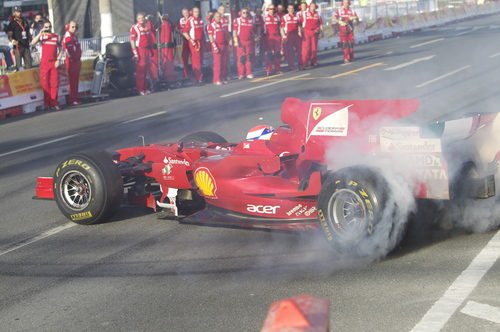 Marc Gené quema rueda con el F2008 en Doha