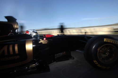 Räikkönen sale a pista con el Lotus R30