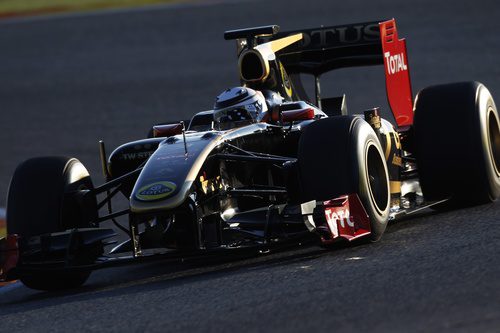 Kimi Räikkönen a los mandos del Lotus R30 en Cheste