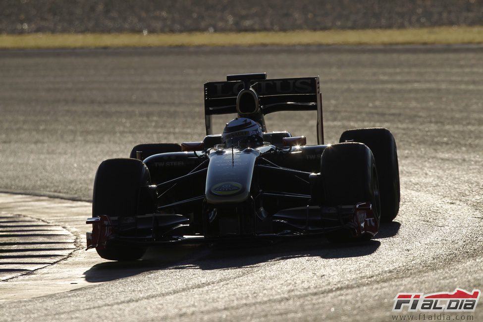 Räikkönen rueda en Cheste con el R30
