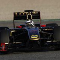 Kimi Räikkönen con el Lotus R30 en Valencia