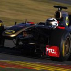 Kimi Räikkönen en el R30 de Lotus en Valencia