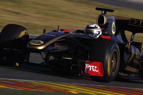 Kimi Räikkönen en el R30 de Lotus en Valencia