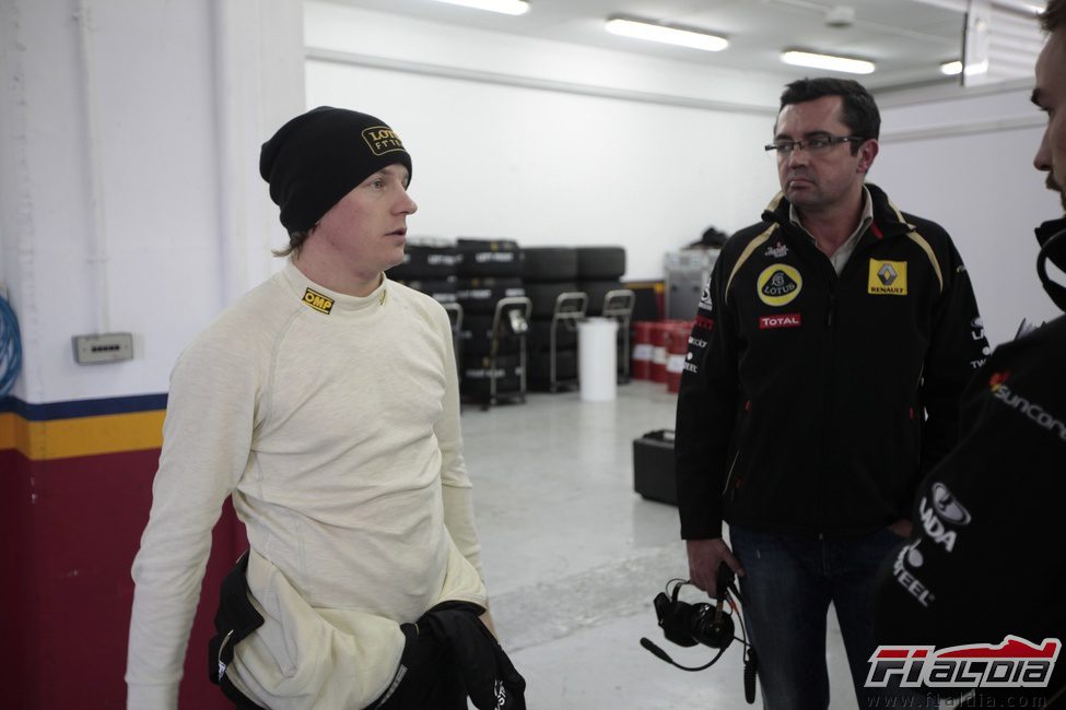 Eric Boullier y Kimi Räikkönen en Cheste