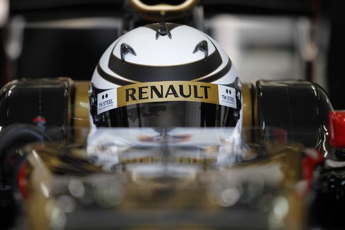 Räikkönen concentrado dentro del R30