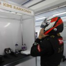 Kimi Räikkönen se prepara para rodar con el Lotus R30