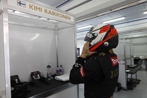 Kimi Räikkönen se prepara para rodar con el Lotus R30