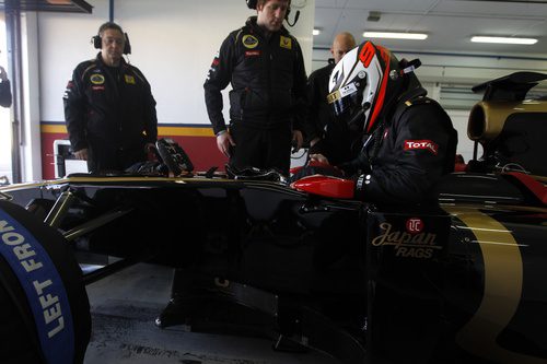 Kimi se sienta en el Lotus R30