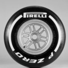 Pirelli 2012: medio (frontal)