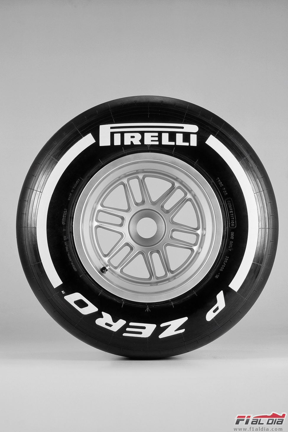 Pirelli 2012: medio (frontal)