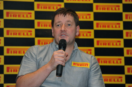 Paul Hembery en la rueda de prensa de Pirelli en Abu Dabi