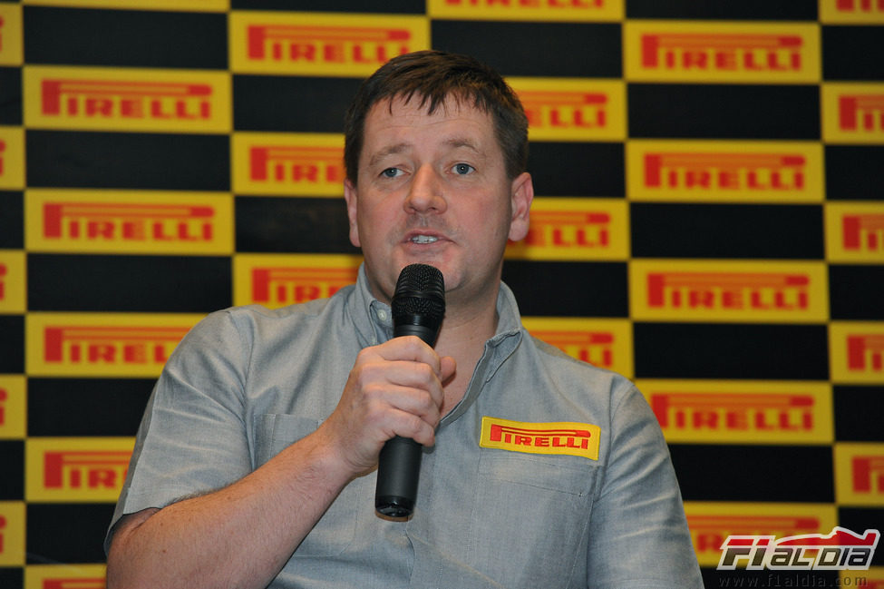 Paul Hembery en la rueda de prensa de Pirelli en Abu Dabi