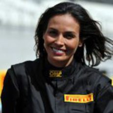 Inés Sastre junto a Pirelli en Abu Dabi