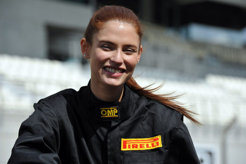 Bianca Balti con Pirelli en Abu Dabi