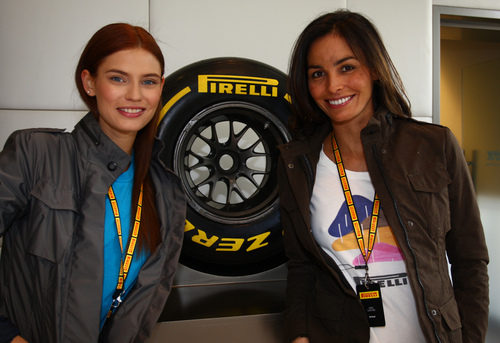 Bianca Balti e Inés Sastre en la presentación de los Pirelli de 2012