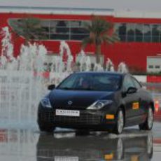 Un Renault Laguna Coupé de Pirelli en Abu Dabi