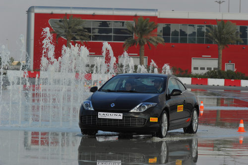 Un Renault Laguna Coupé de Pirelli en Abu Dabi