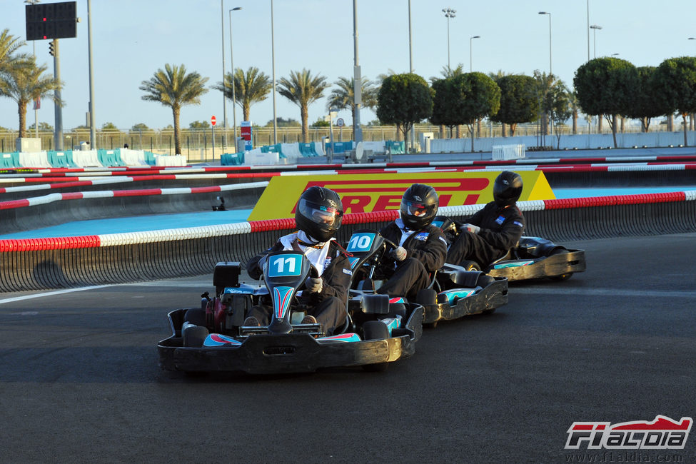 Carrera de karts en la presentación de Pirelli en Abu Dabi